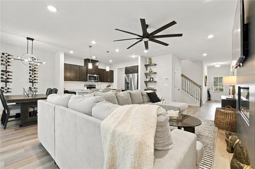 3 bedroom, 3 bathroom, 1,874 sq ft townhouse for sale at 1170 Chastain Drive, Sugar Hill, GA 30518 — photo 7