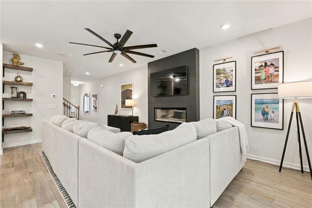 3 bedroom, 3 bathroom, 1,874 sq ft townhouse for sale at 1170 Chastain Drive, Sugar Hill, GA 30518 — photo 8