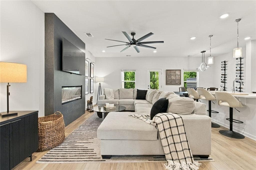 3 bedroom, 3 bathroom, 1,874 sq ft townhouse for sale at 1170 Chastain Drive, Sugar Hill, GA 30518 — photo 9