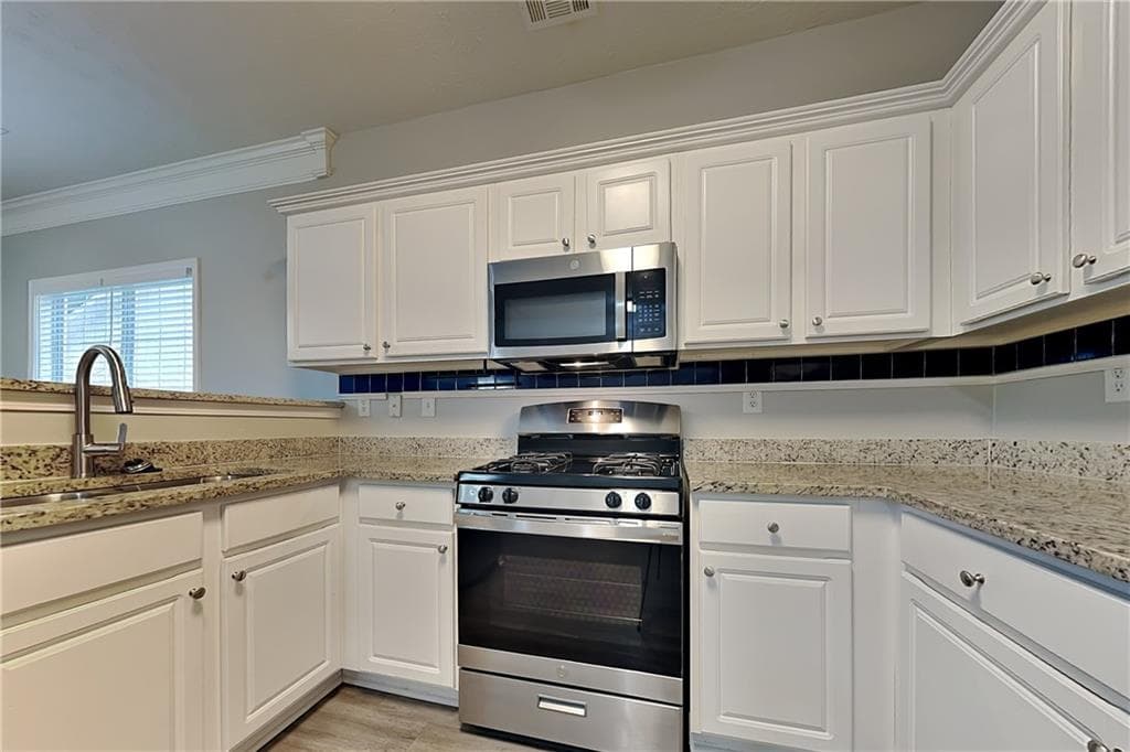 3 bedroom, 2 bathroom, 1,853 sq ft single family residence for rent at 1975 Sterling Creek Court, Snellville, GA 30078 for $2,175 a month — photo 6