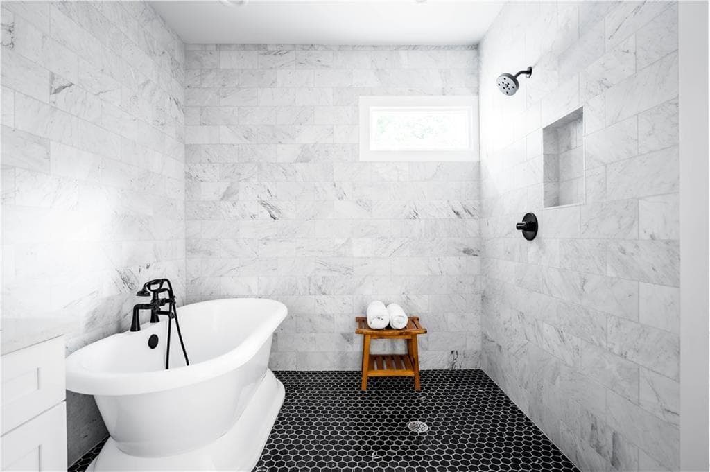 3 bedroom, 2 bathroom, 1,401 sq ft single family residence for sale at 2166 Montrose Avenue, Atlanta, GA 30311 — photo 10
