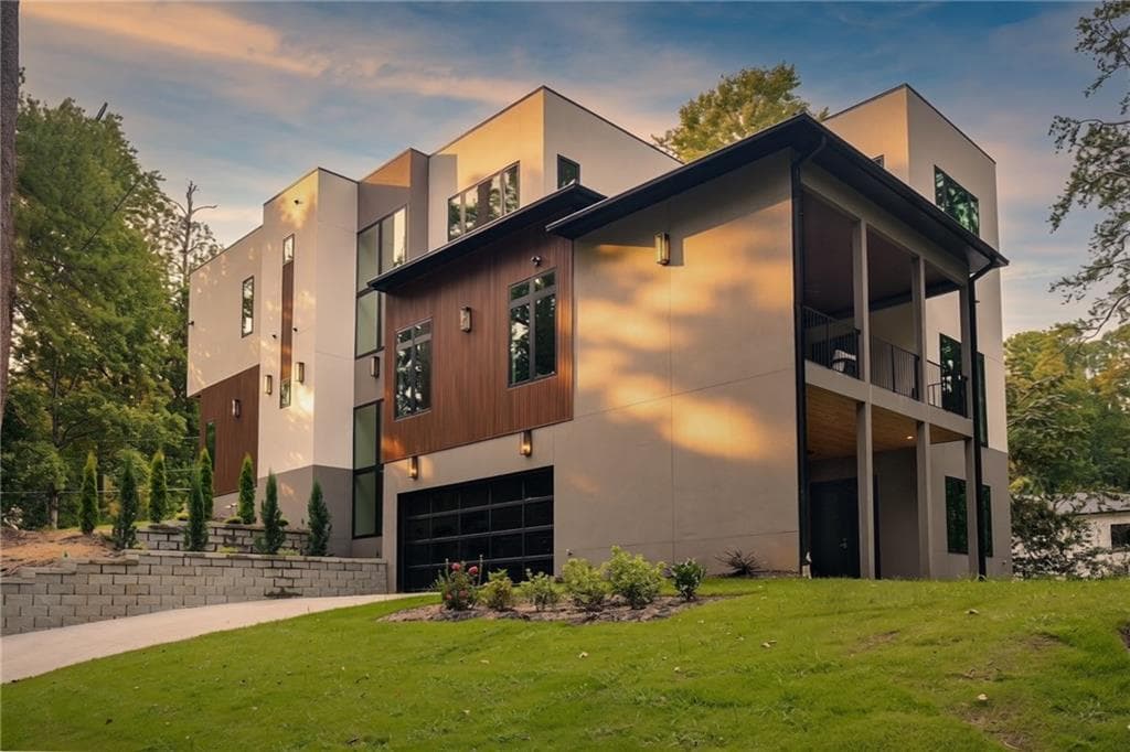 5 bedroom, 6 bathroom, 6,877 sq ft single family residence for sale at 3212 Towerview Drive, Atlanta, GA 30324 — photo 3