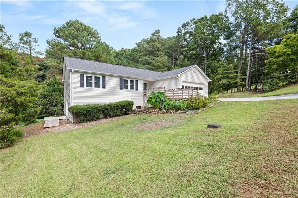 3 bedroom, 2 bathroom, 2,400 sq ft single family residence for sale at 5930 Branden Hill Lane, Buford, GA 30518 — photo 3