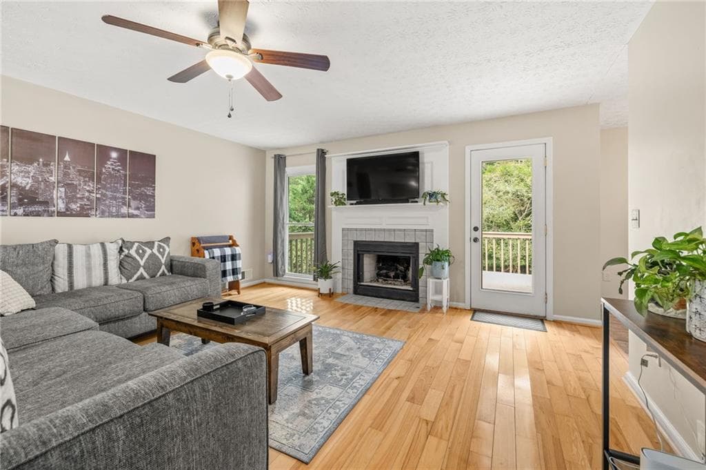 3 bedroom, 2 bathroom, 2,400 sq ft single family residence for sale at 5930 Branden Hill Lane, Buford, GA 30518 — photo 4