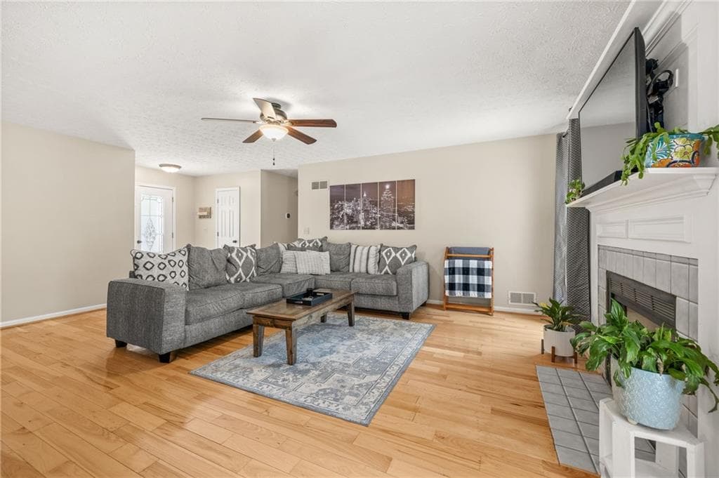 3 bedroom, 2 bathroom, 2,400 sq ft single family residence for sale at 5930 Branden Hill Lane, Buford, GA 30518 — photo 5