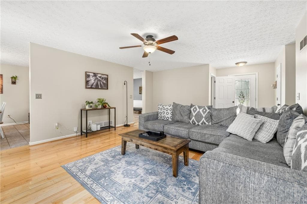 3 bedroom, 2 bathroom, 2,400 sq ft single family residence for sale at 5930 Branden Hill Lane, Buford, GA 30518 — photo 6