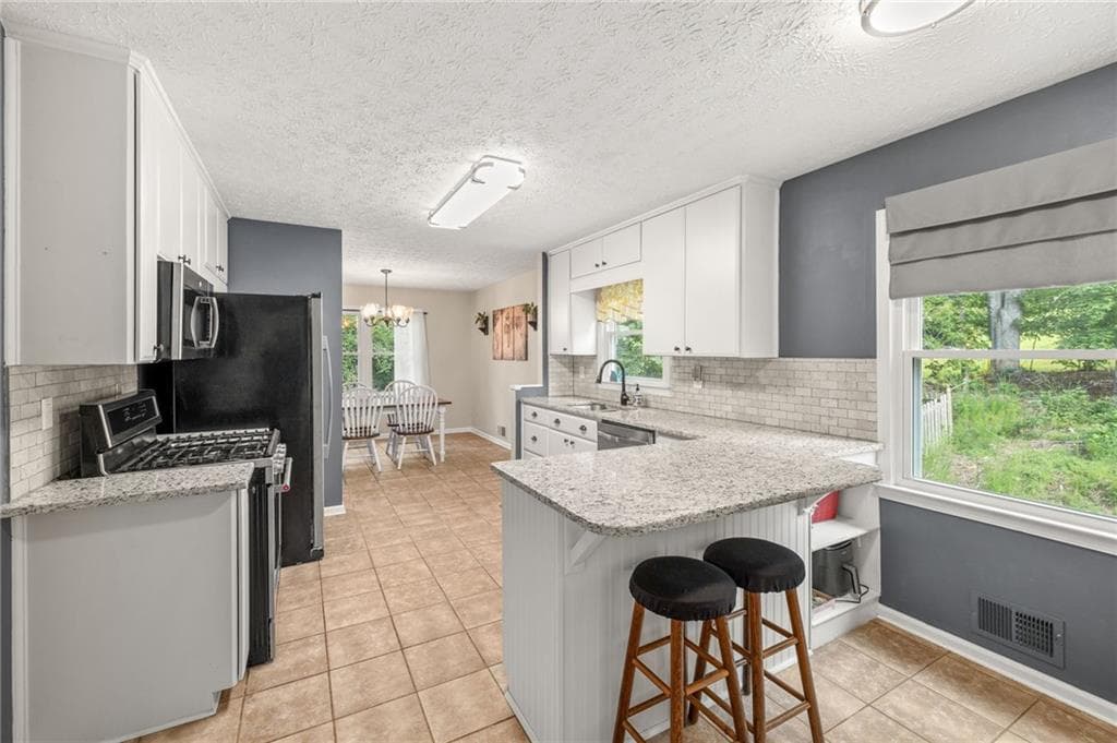 3 bedroom, 2 bathroom, 2,400 sq ft single family residence for sale at 5930 Branden Hill Lane, Buford, GA 30518 — photo 7