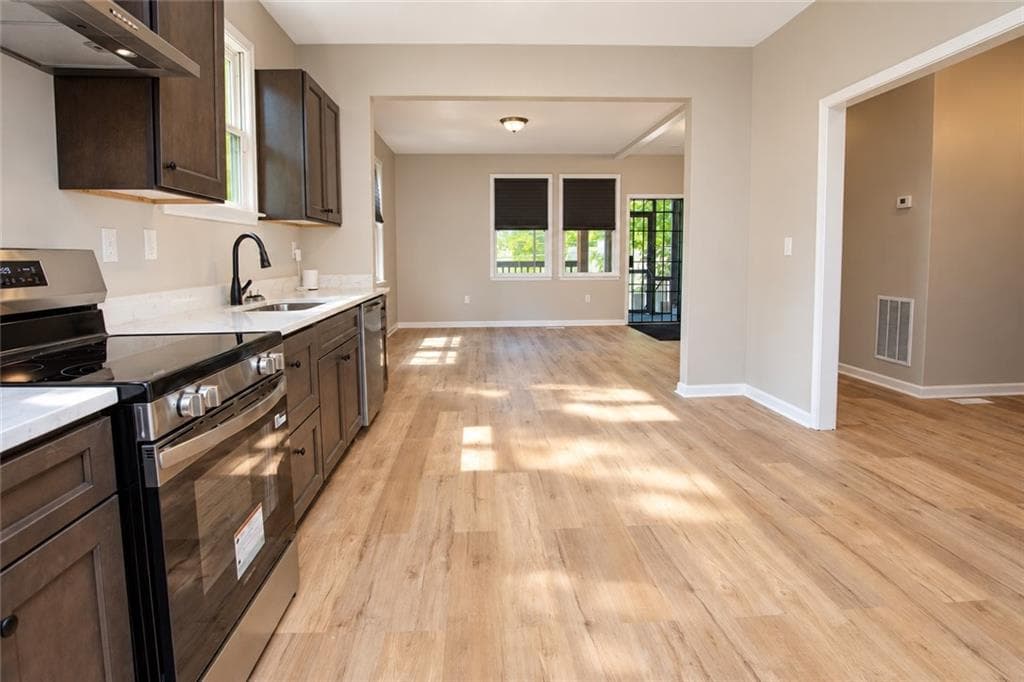 8 bedroom, 9 bathroom, 2,766 sq ft single family residence for sale at 54 Joseph E Lowery Boulevard, Atlanta, GA 30314 — photo 5
