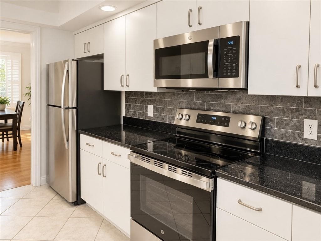 3 bedroom, 3 bathroom, 1,632 sq ft condominium under contract at 60 Ivy Parkway, Atlanta, GA 30342 — photo 6