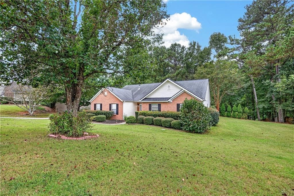 4 bedroom, 2 bathroom, 2,272 sq ft single family residence for sale at 2730 Angel Oak Circle, Dacula, GA 30019 — photo 3