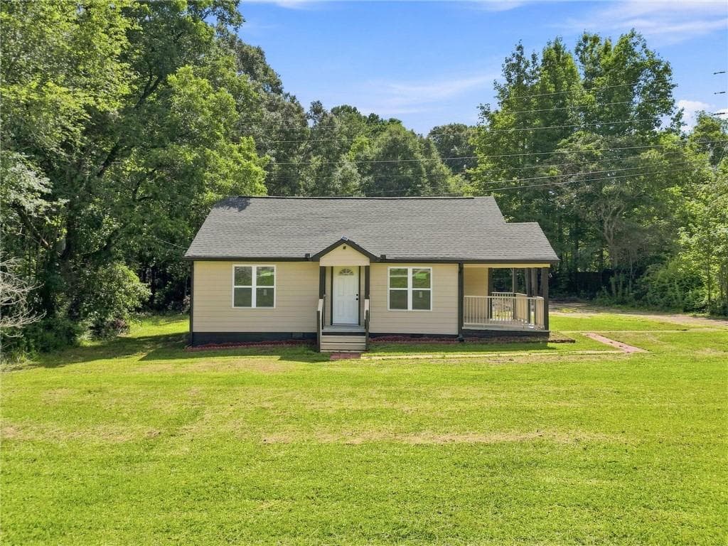 3 bedroom, 1 bathroom, 1,060 sq ft single family residence for sale at 1061 Highway 3 N, Hampton, GA 30228