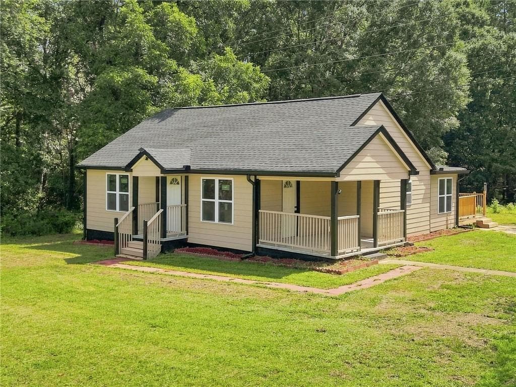 3 bedroom, 1 bathroom, 1,060 sq ft single family residence for sale at 1061 Highway 3 N, Hampton, GA 30228 — photo 3