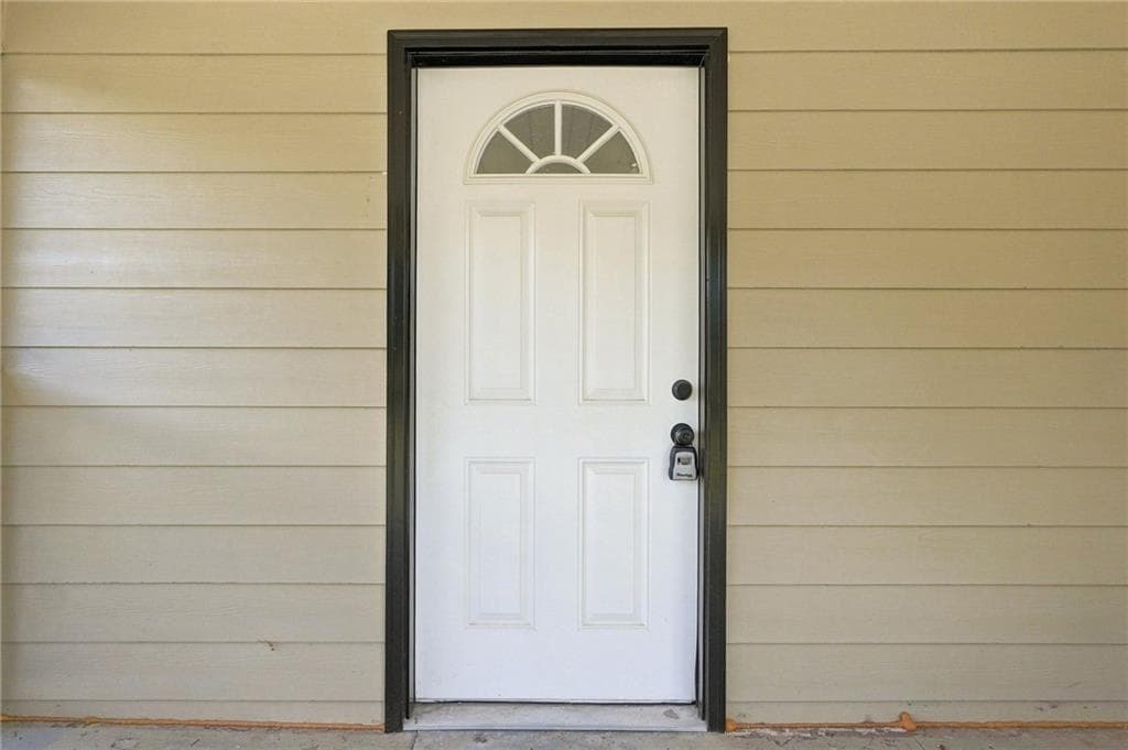 3 bedroom, 1 bathroom, 1,060 sq ft single family residence for sale at 1061 Highway 3 N, Hampton, GA 30228 — photo 4