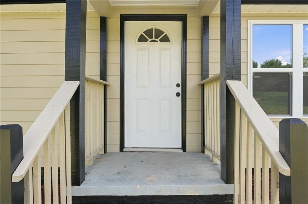 3 bedroom, 1 bathroom, 1,060 sq ft single family residence for sale at 1061 Highway 3 N, Hampton, GA 30228 — photo 5