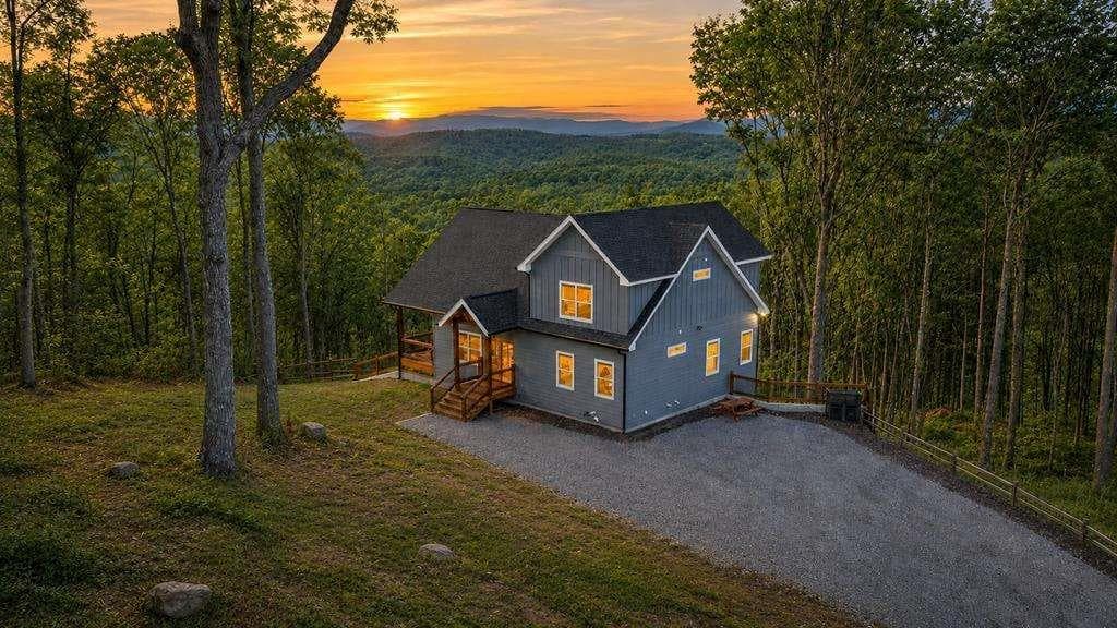 3 bedroom, 2 bathroom, 2,900 sq ft single family residence for sale at 1016 Twisted Oak Road, Talking Rock, GA 30175 — photo 2