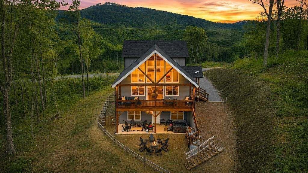 3 bedroom, 2 bathroom, 2,900 sq ft single family residence for sale at 1016 Twisted Oak Road, Talking Rock, GA 30175 — photo 3