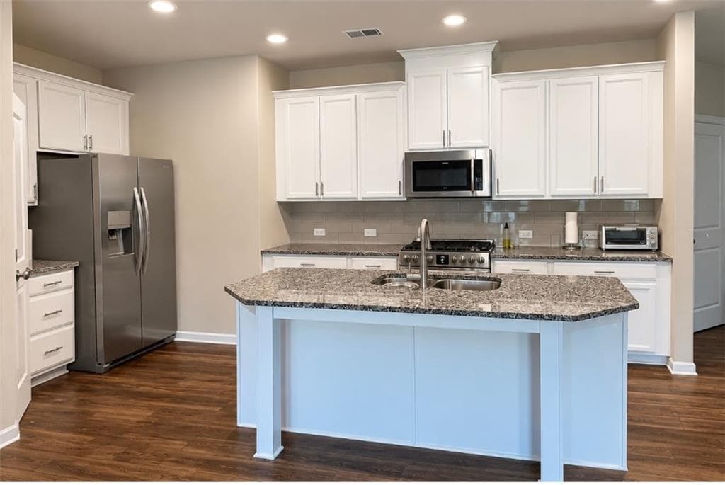 3 bedroom, 3 bathroom, 1,910 sq ft townhouse for sale at 1352 Elderwood Way, Cumming, GA 30041 — photo 2