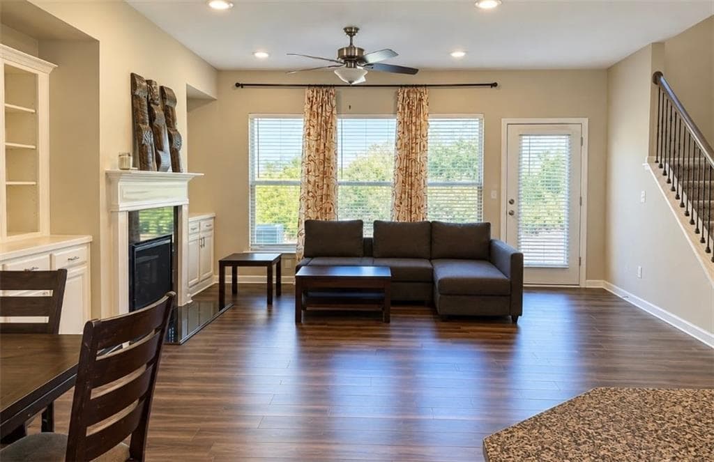 3 bedroom, 3 bathroom, 1,910 sq ft townhouse for sale at 1352 Elderwood Way, Cumming, GA 30041 — photo 4