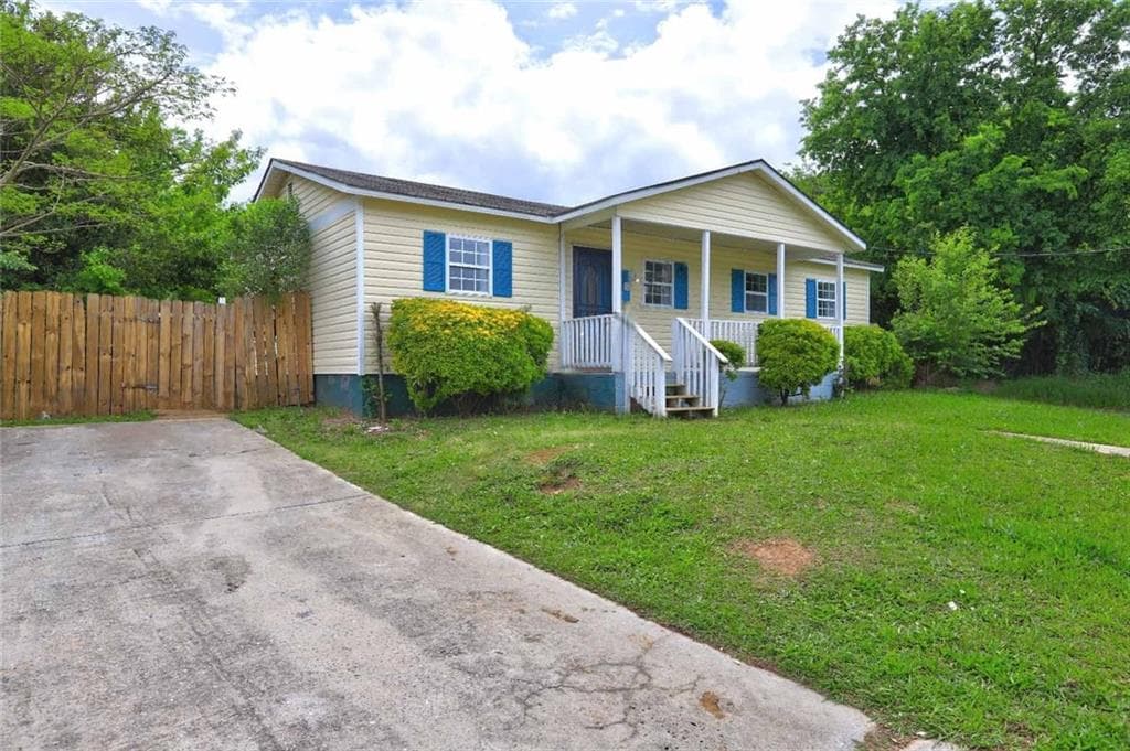 3 bedroom, 2 bathroom, 924 sq ft single family residence for sale at 480 Antioch Place, Macon, GA 31206 — photo 1 of 1