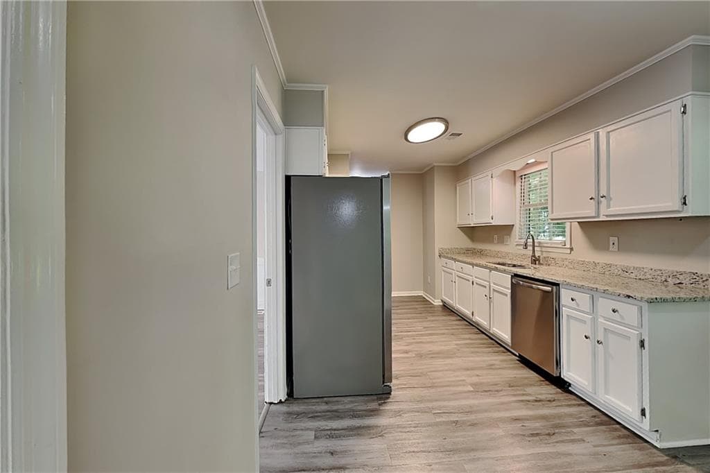 3 bedroom, 3 bathroom, 1,946 sq ft single family residence for rent at 3859 W Clinton Court, Marietta, GA 30062 for $2,640 a month — photo 6