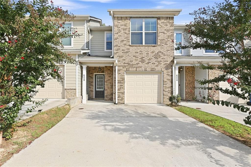 2 bedroom, 3 bathroom, 1,354 sq ft townhouse for sale at 6220 Trickle Bend, Atlanta, GA 30349