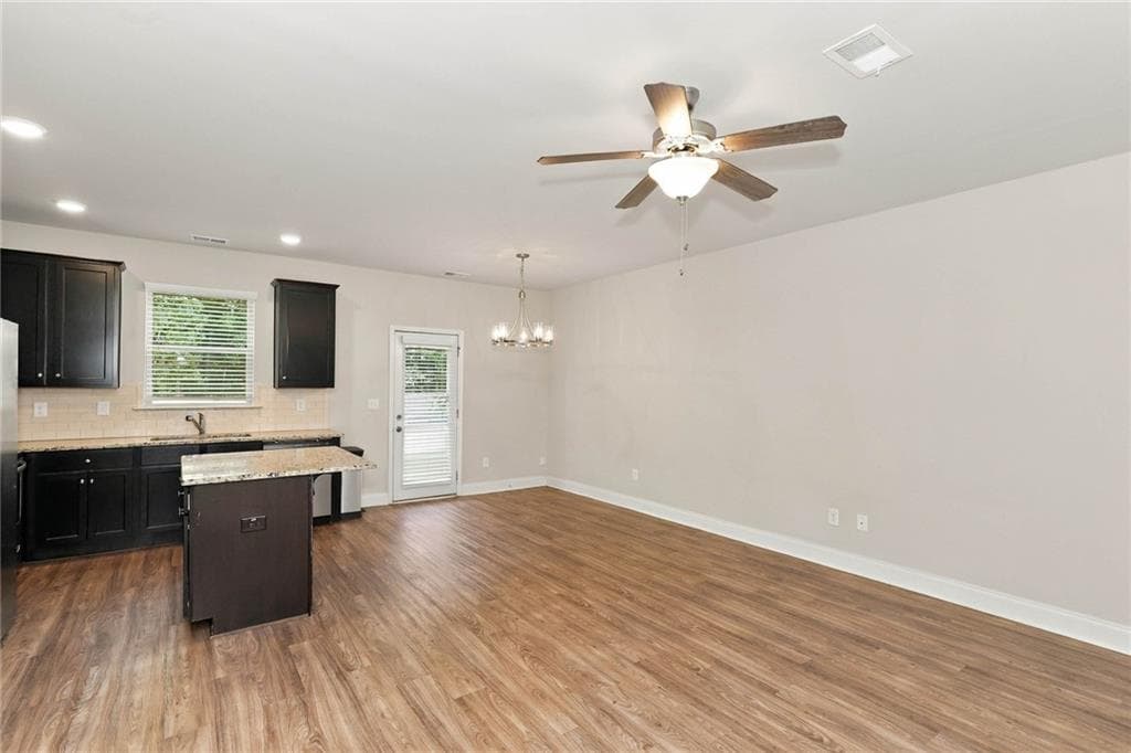 2 bedroom, 3 bathroom, 1,354 sq ft townhouse for sale at 6220 Trickle Bend, Atlanta, GA 30349 — photo 2