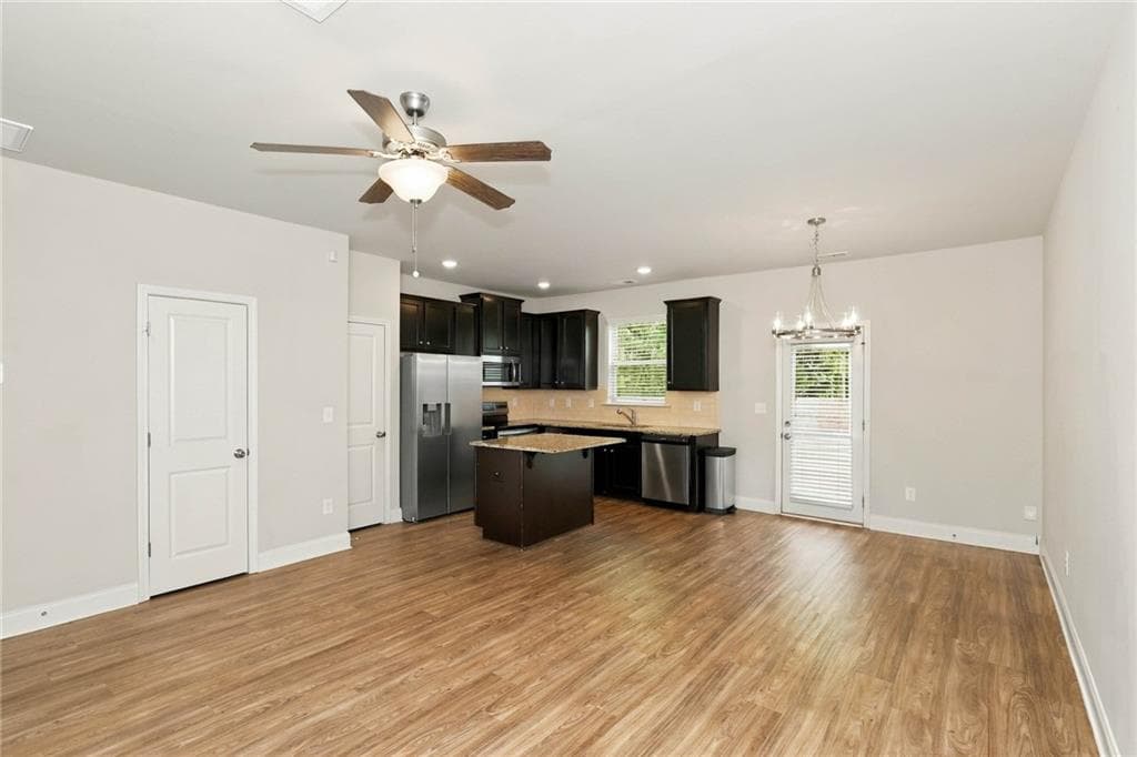 2 bedroom, 3 bathroom, 1,354 sq ft townhouse for sale at 6220 Trickle Bend, Atlanta, GA 30349 — photo 3