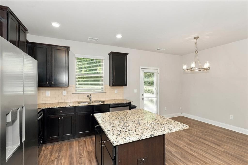 2 bedroom, 3 bathroom, 1,354 sq ft townhouse for sale at 6220 Trickle Bend, Atlanta, GA 30349 — photo 9