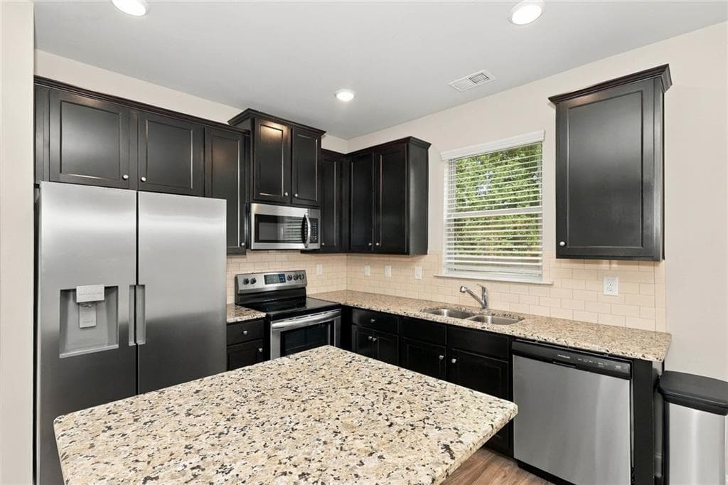 2 bedroom, 3 bathroom, 1,354 sq ft townhouse for sale at 6220 Trickle Bend, Atlanta, GA 30349 — photo 10