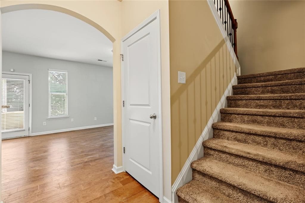 3 bedroom, 3 bathroom, 2,061 sq ft townhouse for sale at 3398 Castleberry Village Circle, Cumming, GA 30040 — photo 4