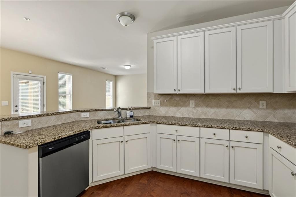 3 bedroom, 3 bathroom, 2,061 sq ft townhouse for sale at 3398 Castleberry Village Circle, Cumming, GA 30040 — photo 6