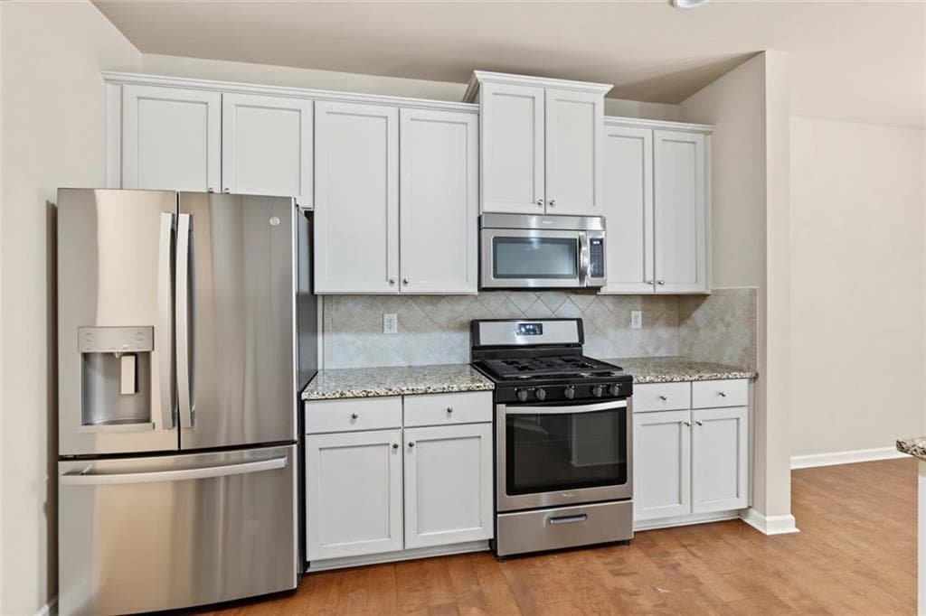 3 bedroom, 3 bathroom, 2,061 sq ft townhouse for sale at 3398 Castleberry Village Circle, Cumming, GA 30040 — photo 7
