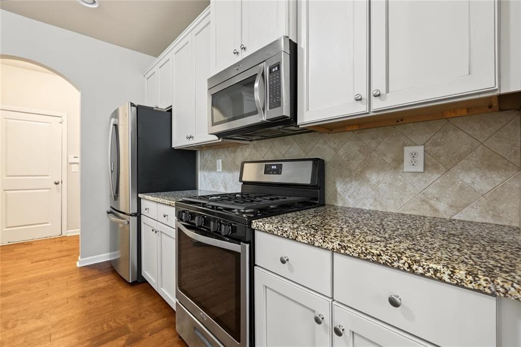 3 bedroom, 3 bathroom, 2,061 sq ft townhouse for sale at 3398 Castleberry Village Circle, Cumming, GA 30040 — photo 8