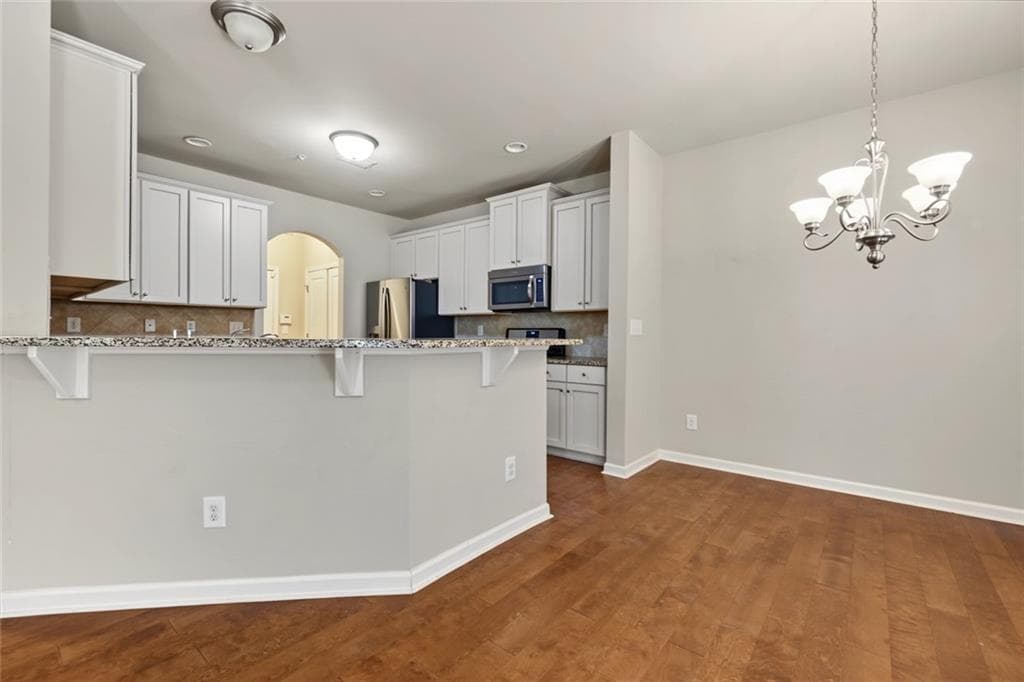 3 bedroom, 3 bathroom, 2,061 sq ft townhouse for sale at 3398 Castleberry Village Circle, Cumming, GA 30040 — photo 9