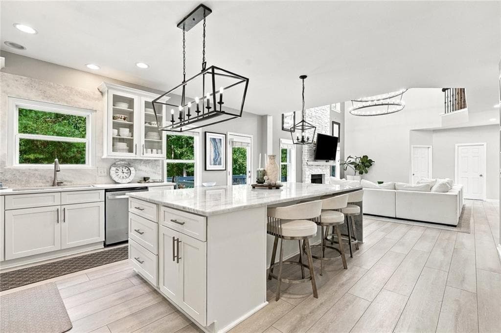 5 bedroom, 5 bathroom, 4,352 sq ft single family residence for sale at 6190 Vista Crossing Way, Cumming, GA 30028 — photo 7