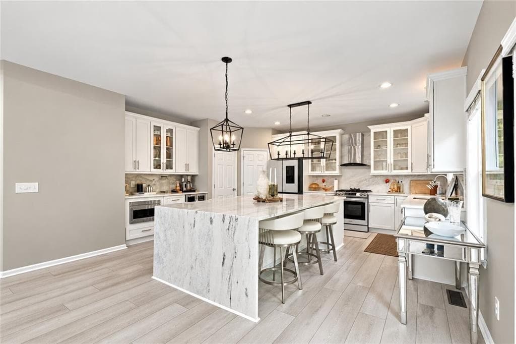 5 bedroom, 5 bathroom, 4,352 sq ft single family residence for sale at 6190 Vista Crossing Way, Cumming, GA 30028 — photo 9