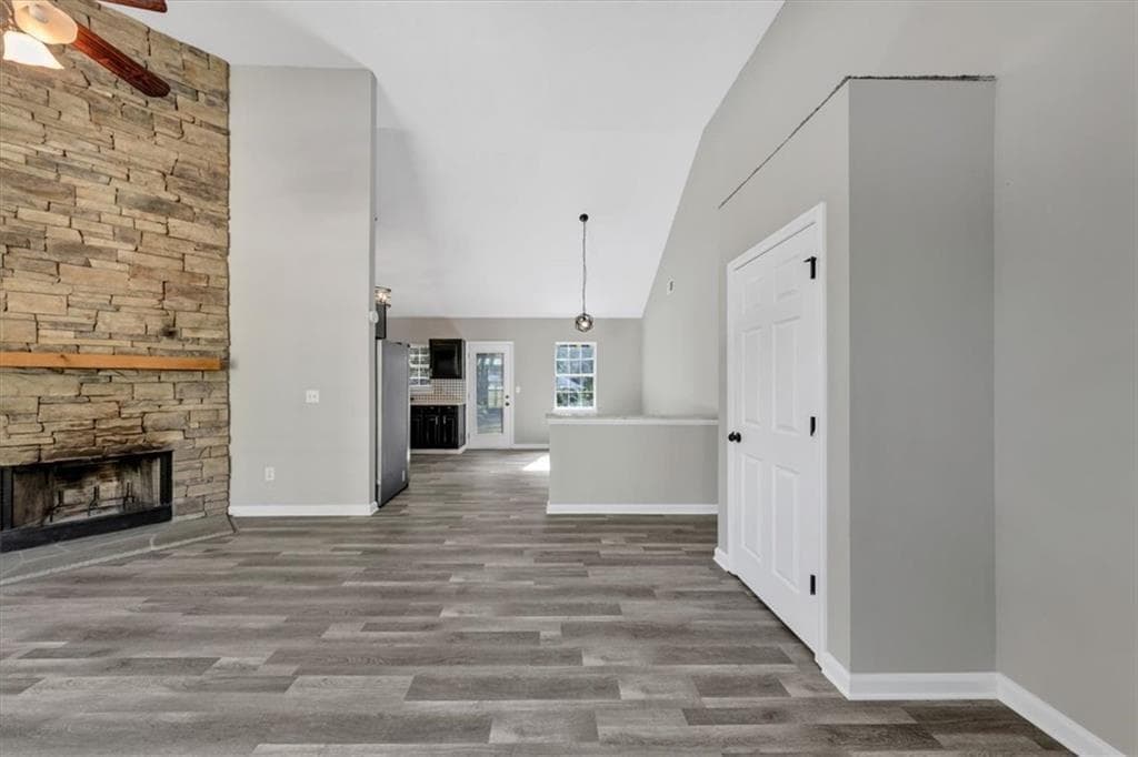 3 bedroom, 2 bathroom, 1,807 sq ft single family residence for sale at 14 Sherwood Drive, Cartersville, GA 30121 — photo 3