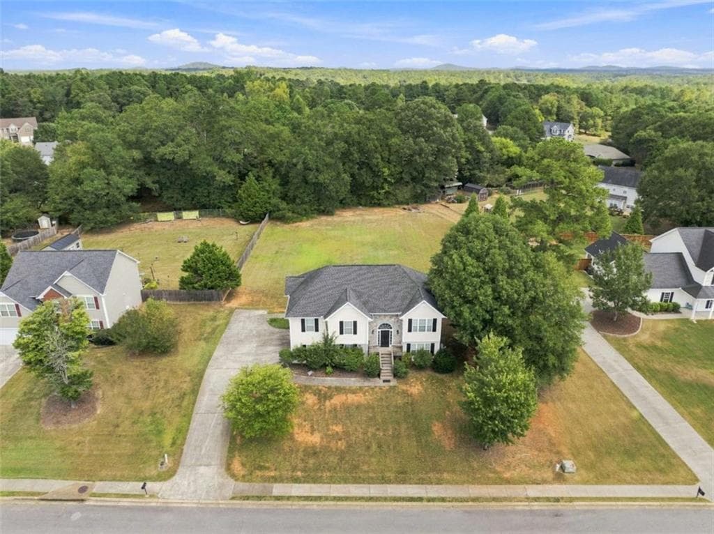 4 bedroom, 3 bathroom, 2,024 sq ft single family residence for sale at 10 Seay Drive, Rome, GA 30161 — photo 2