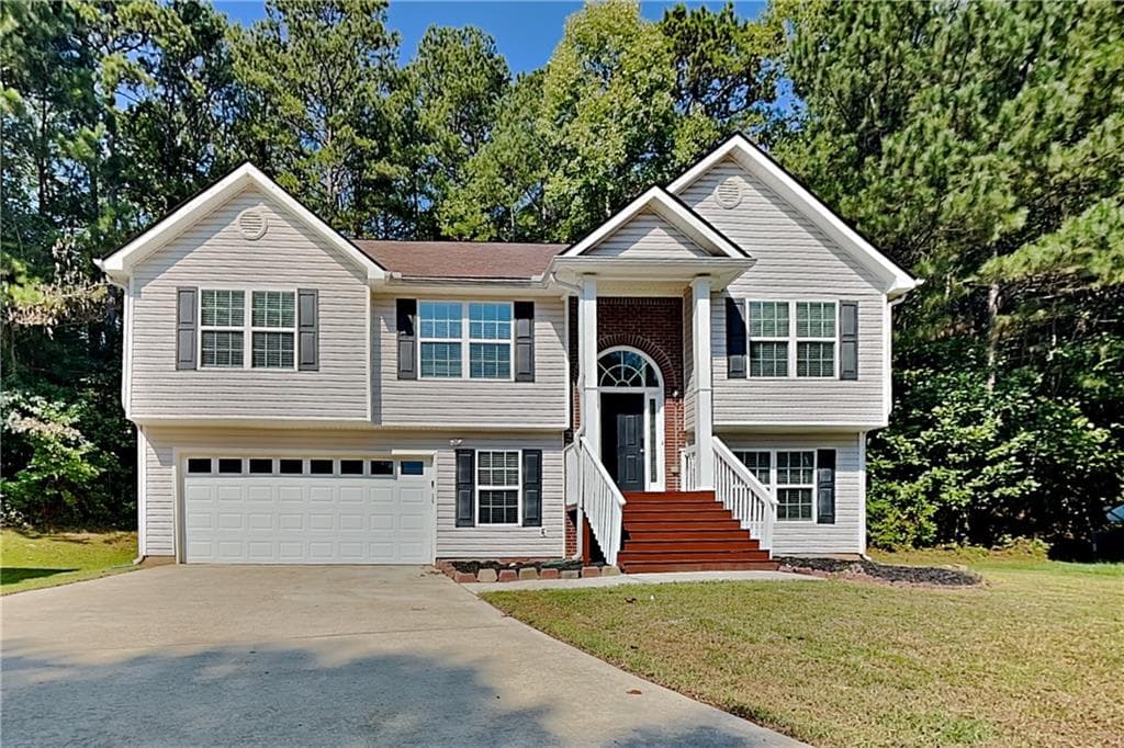 3 bedroom, 2 bathroom, 1,981 sq ft single family residence for rent at 3975 Crestwater Lane, Snellville, GA 30039 for $2,050 a month — photo 1 of 20