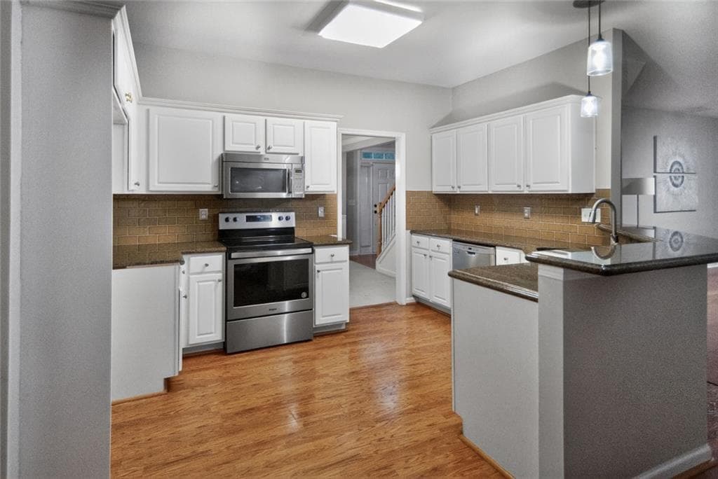 4 bedroom, 3 bathroom, 2,450 sq ft single family residence for sale at 632 Oakview Trail, Stone Mountain, GA 30087 — photo 9