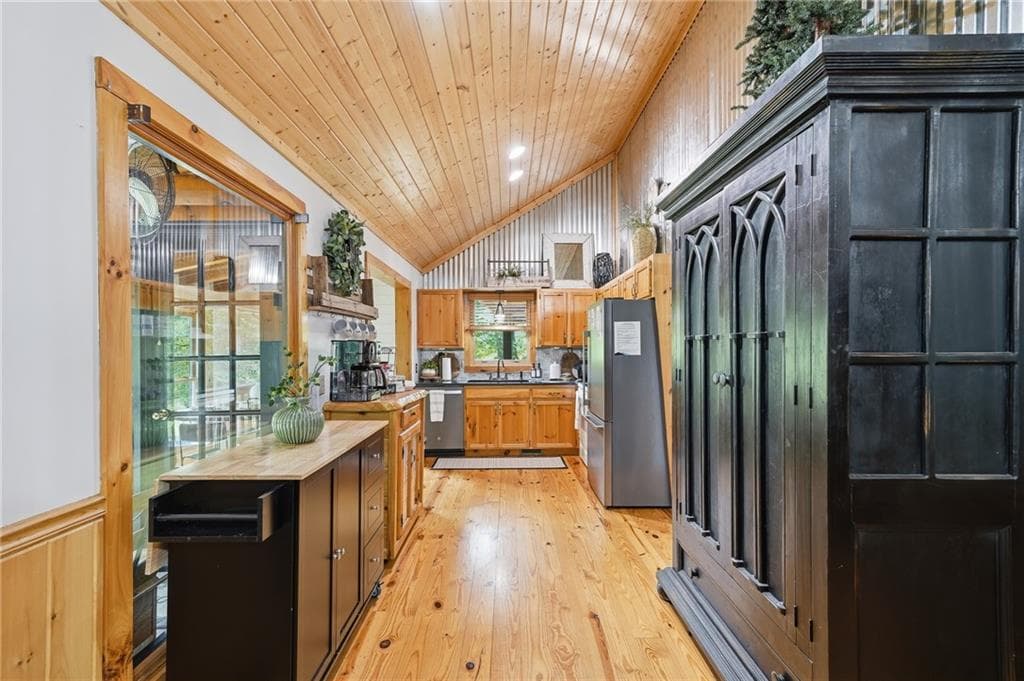 3 bedroom, 3 bathroom, 1,656 sq ft single family residence for sale at 28 Wood Lane, Blue Ridge, GA 30513 — photo 6