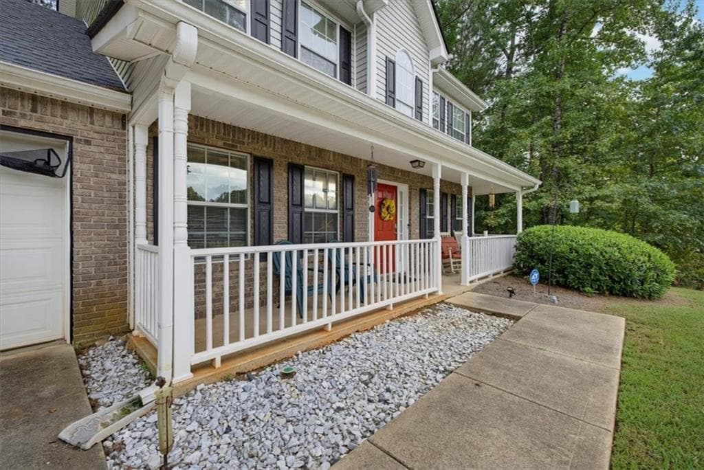 3 bedroom, 3 bathroom, 1,733 sq ft single family residence for sale at 395 Oak Hill Dr, Covington, GA 30016 — photo 4