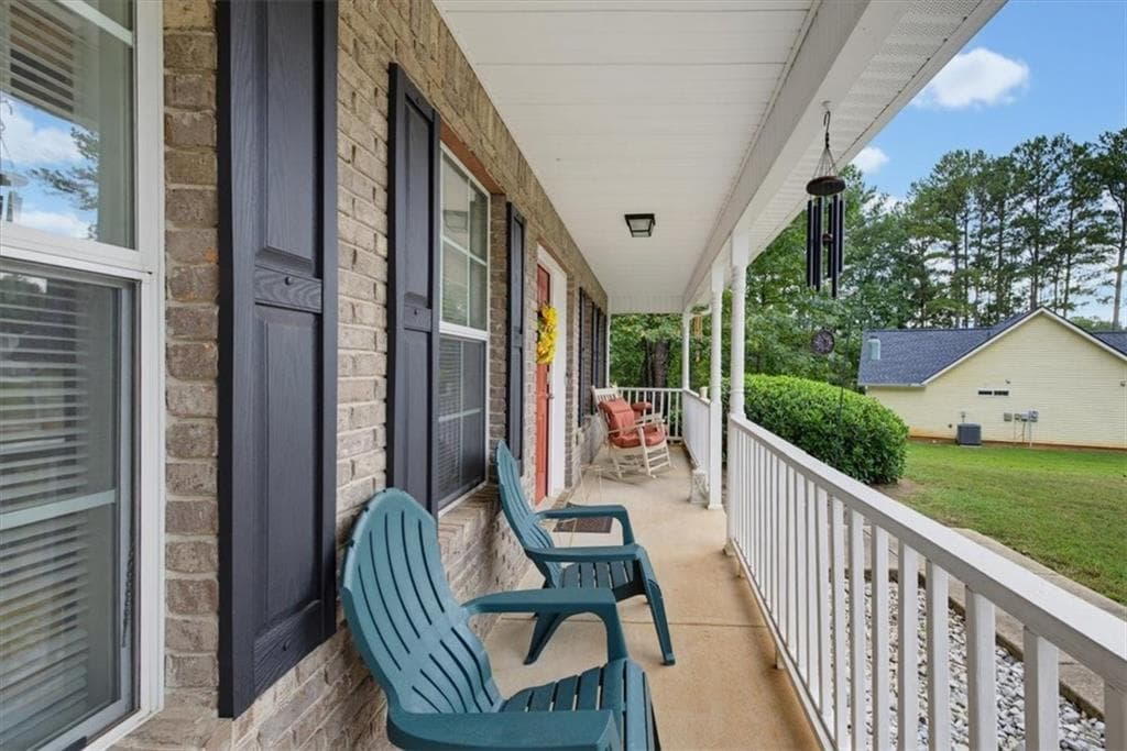 3 bedroom, 3 bathroom, 1,733 sq ft single family residence for sale at 395 Oak Hill Dr, Covington, GA 30016 — photo 5