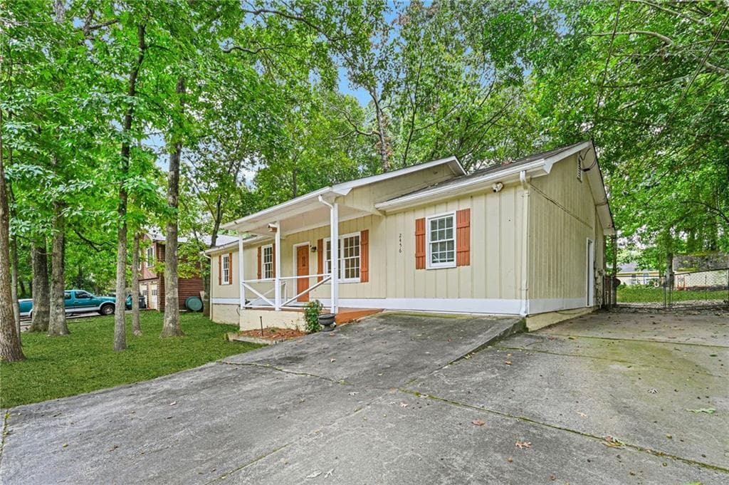 3 bedroom, 2 bathroom, 1,164 sq ft single family residence for sale at 2456 Verner Road, Lawrenceville, GA 30043 — photo 2