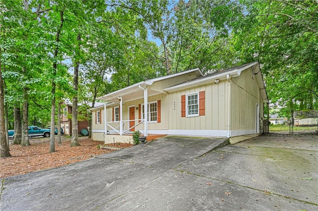 3 bedroom, 2 bathroom, 1,164 sq ft single family residence for sale at 2456 Verner Road, Lawrenceville, GA 30043 — photo 3