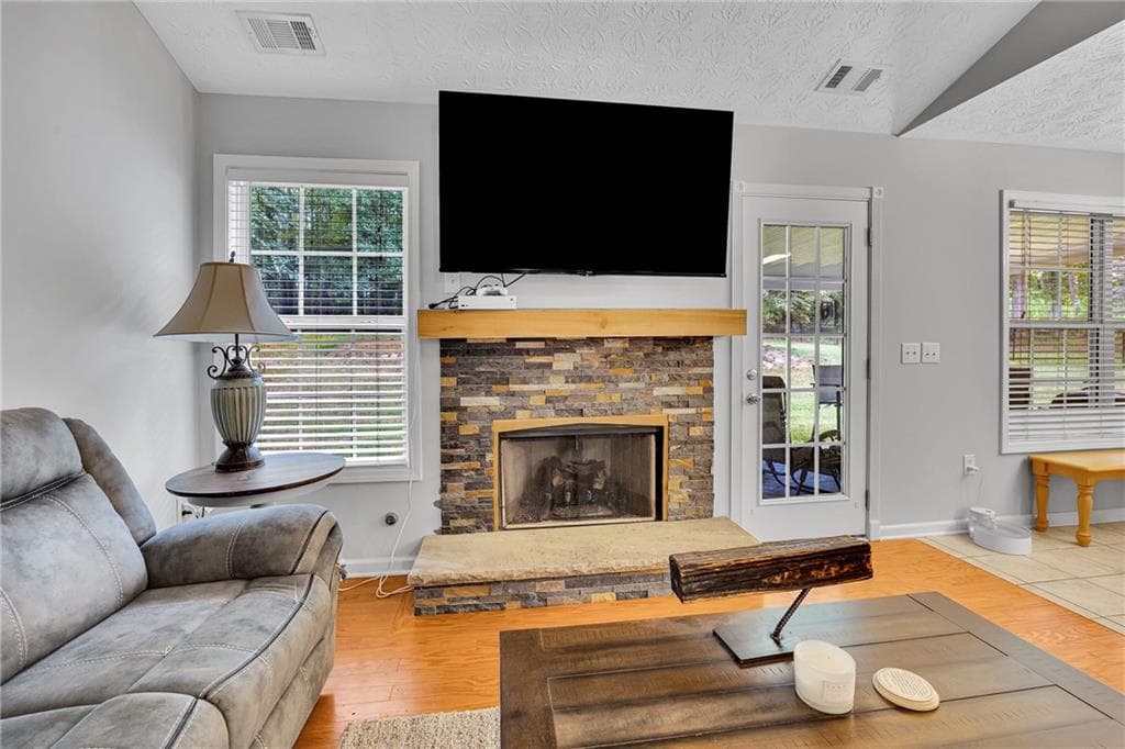3 bedroom, 2 bathroom, 1,814 sq ft single family residence for sale at 160 Laurel Lane, Social Circle, GA 30025 — photo 8