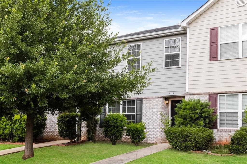3 bedroom, 3 bathroom, 1,834 sq ft townhouse for sale at 1515 Hydrangea Lane, Mcdonough, GA 30253 — photo 1 of 20