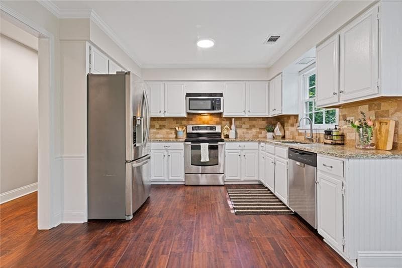 5 bedroom, 3 bathroom, 3,888 sq ft single family residence for sale at 3752 Frederica Road, Berkeley Lake, GA 30096 — photo 2