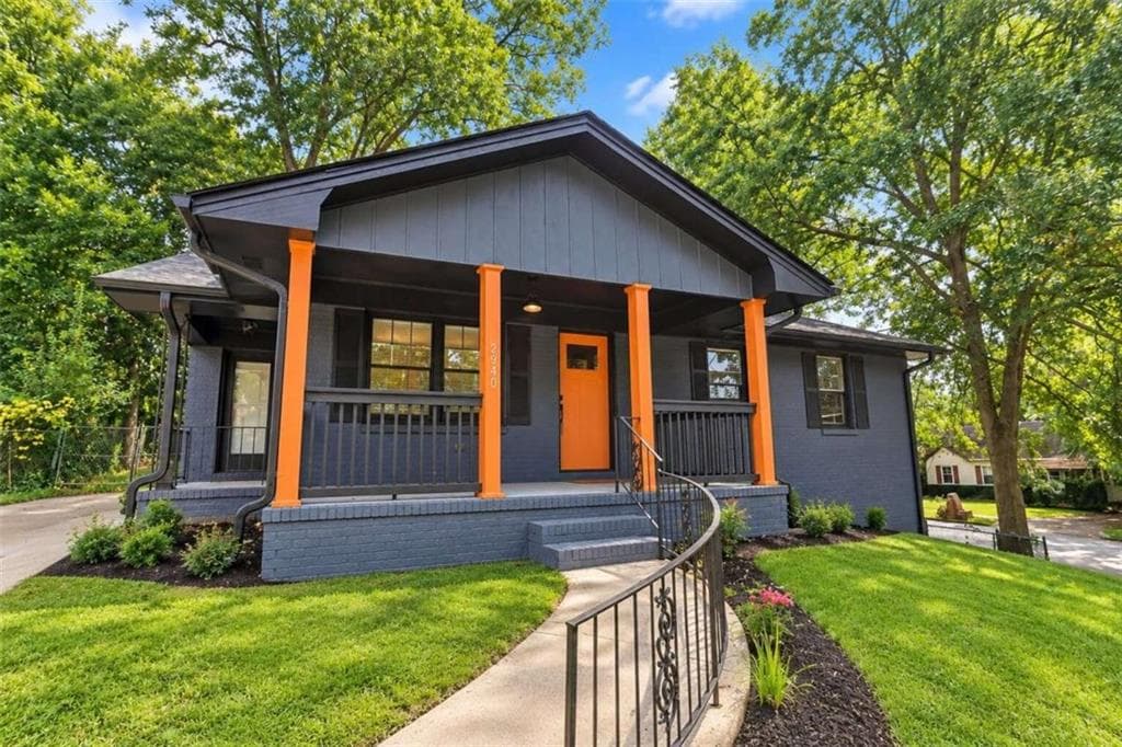 3 bedroom, 2 bathroom, 1,660 sq ft single family residence for sale at 2940 Harris Street, East Point, GA 30344 — photo 2
