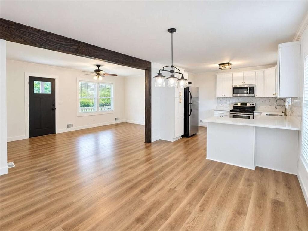 3 bedroom, 2 bathroom, 1,660 sq ft single family residence for sale at 2940 Harris Street, East Point, GA 30344 — photo 7